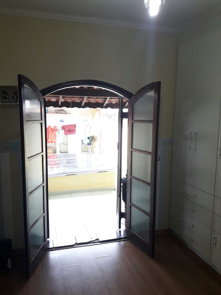 Vista do quarto com janela balcão.jpg